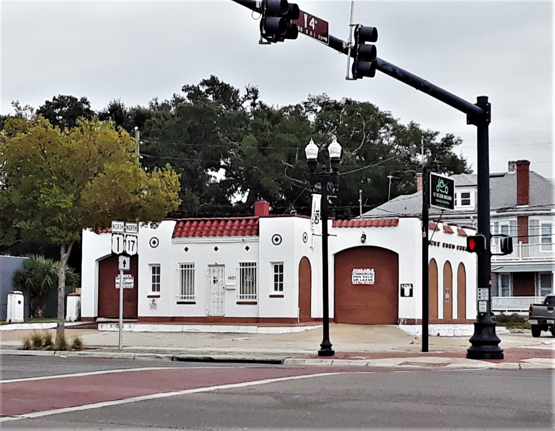 Spence Auto Sales at the corner of 4th and Main in Jacksonville